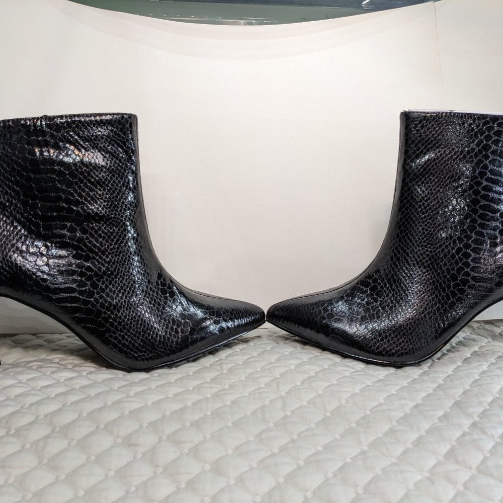 Torrid Black Snakeskin Print Pointed Side Zip Bootie Boot - size 10 Wide - NWT - Picture 6 of 12
